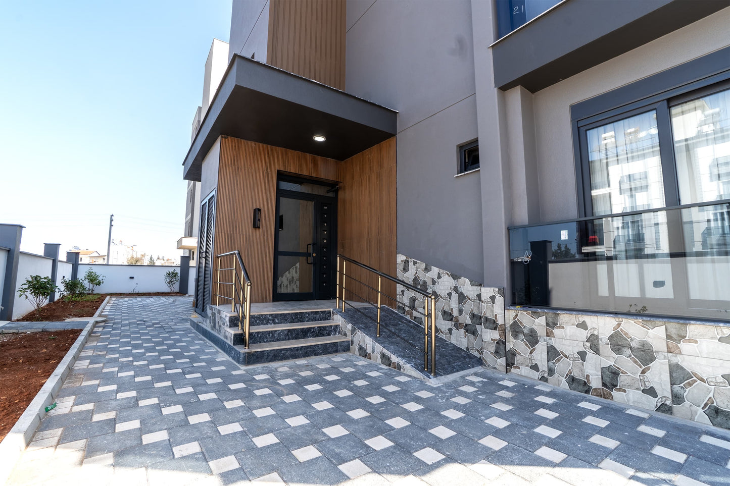 ANTALYA DÖŞEMEALTI YENİKÖY'DE SATILIK 1+1 DAİRE