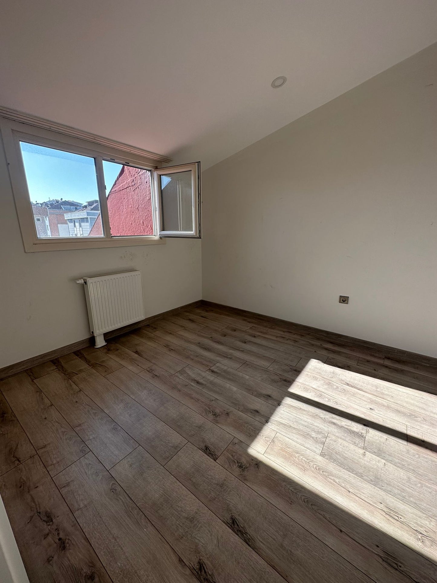 BEYLİKDÜZÜ YASEMİN EVLERİNDE SATILIK DUBLEKS DAİRE