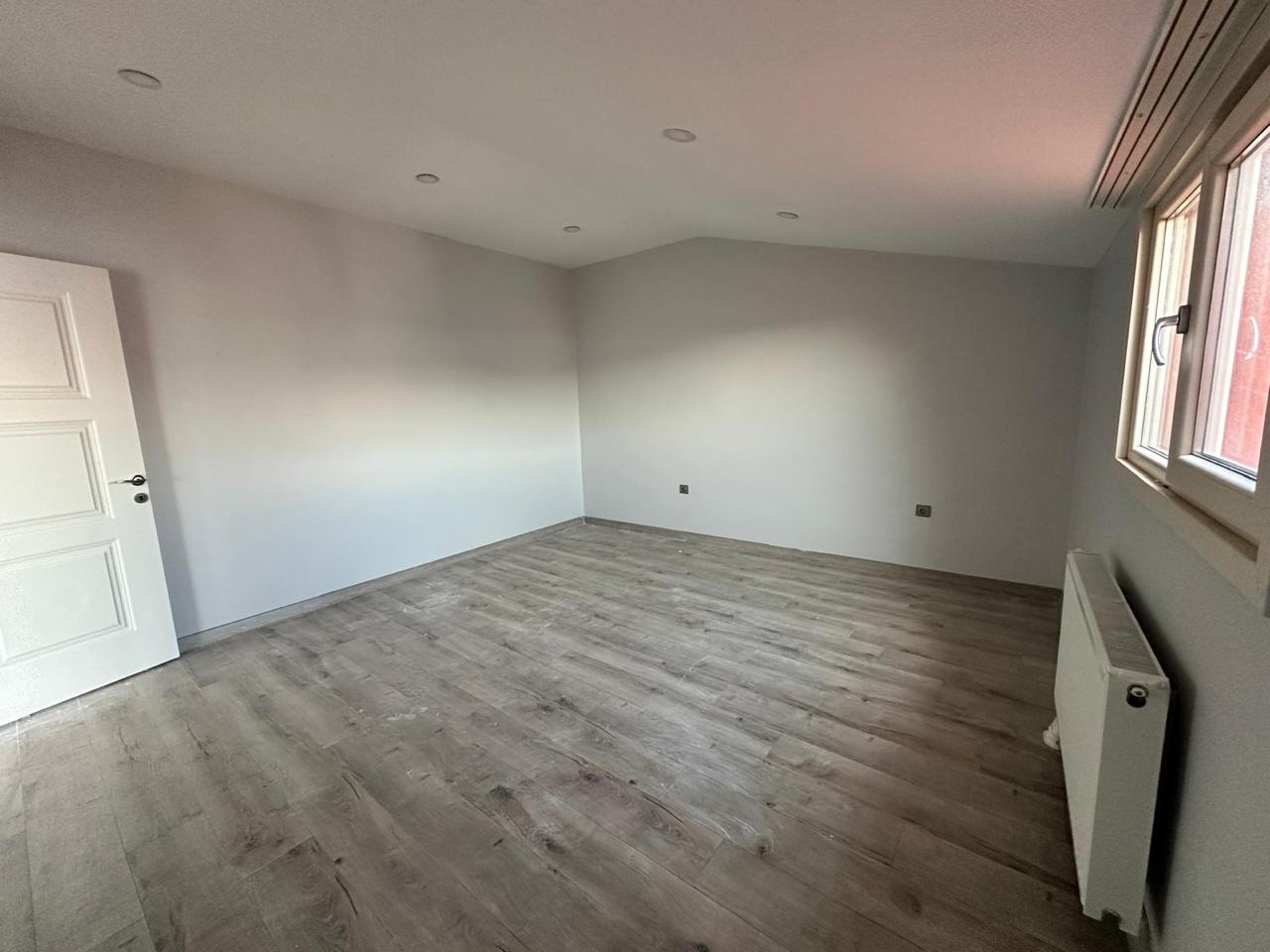 BEYLİKDÜZÜ YASEMİN EVLERİNDE SATILIK DUBLEKS DAİRE