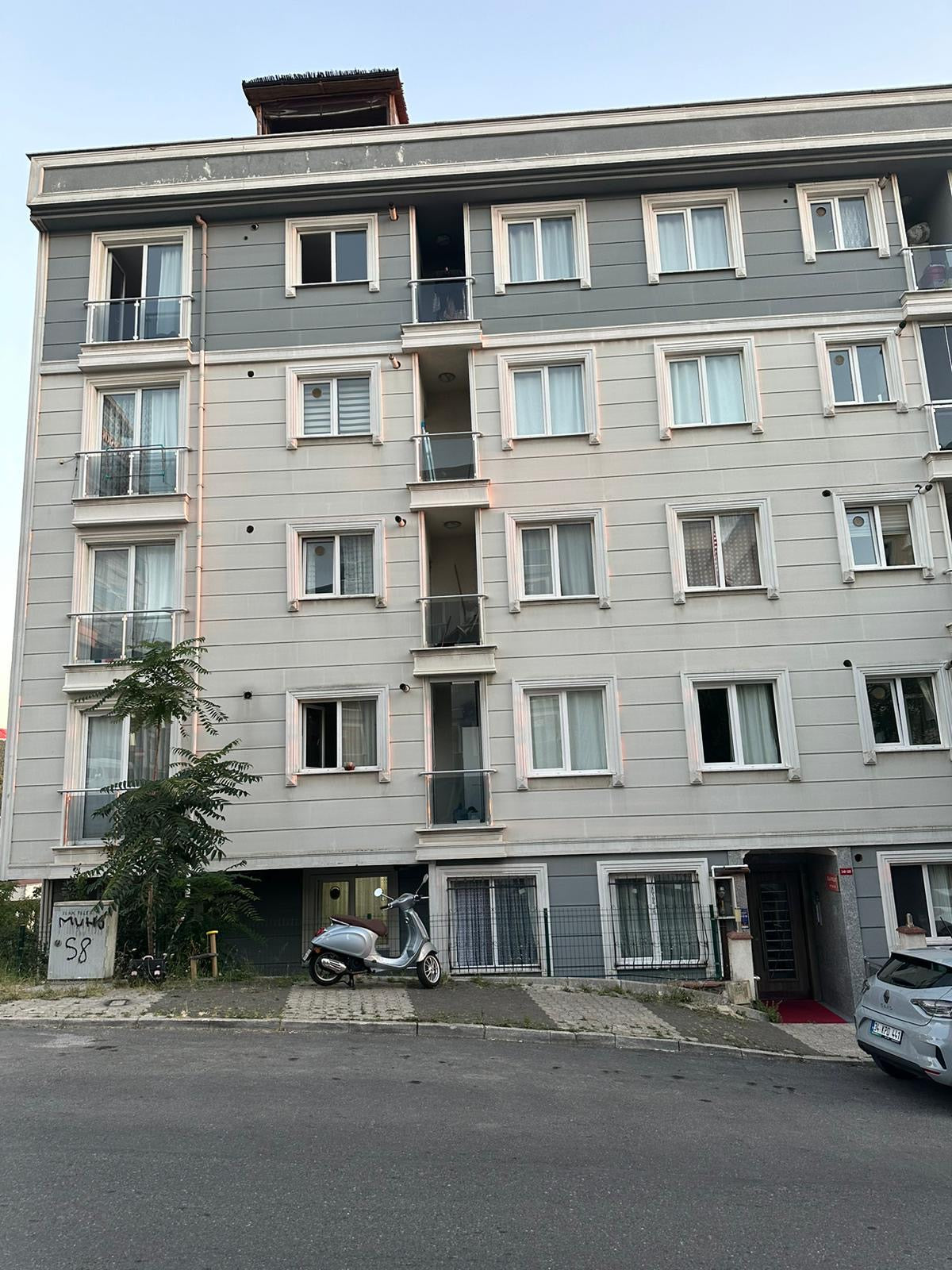 İSTANBUL ATAŞEHİR'DE SATILIK DAİRE