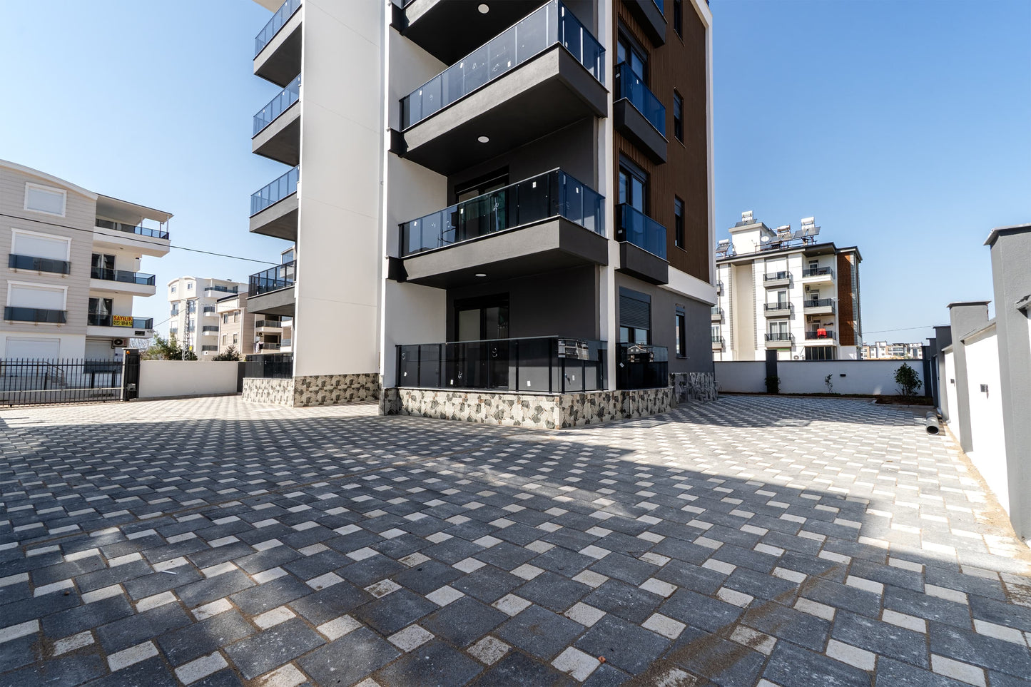 ANTALYA DÖŞEMEALTI YENİKÖY'DE SATILIK 1+1 DAİRE