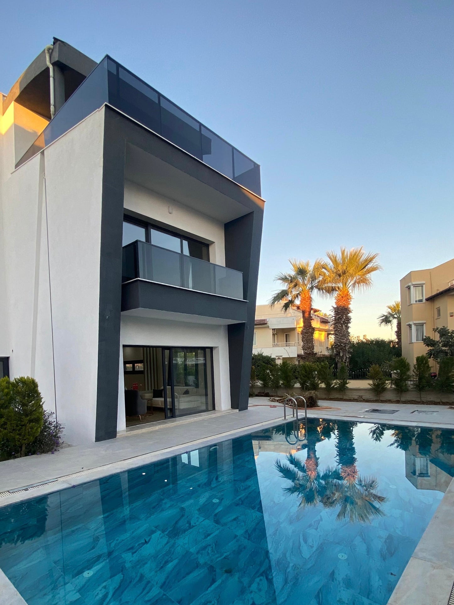 ANTALYA SERİK BELEK'TE SATILIK LÜKS VİLLA