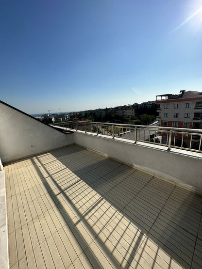 BEYLİKDÜZÜ YASEMİN EVLERİNDE SATILIK DUBLEKS DAİRE