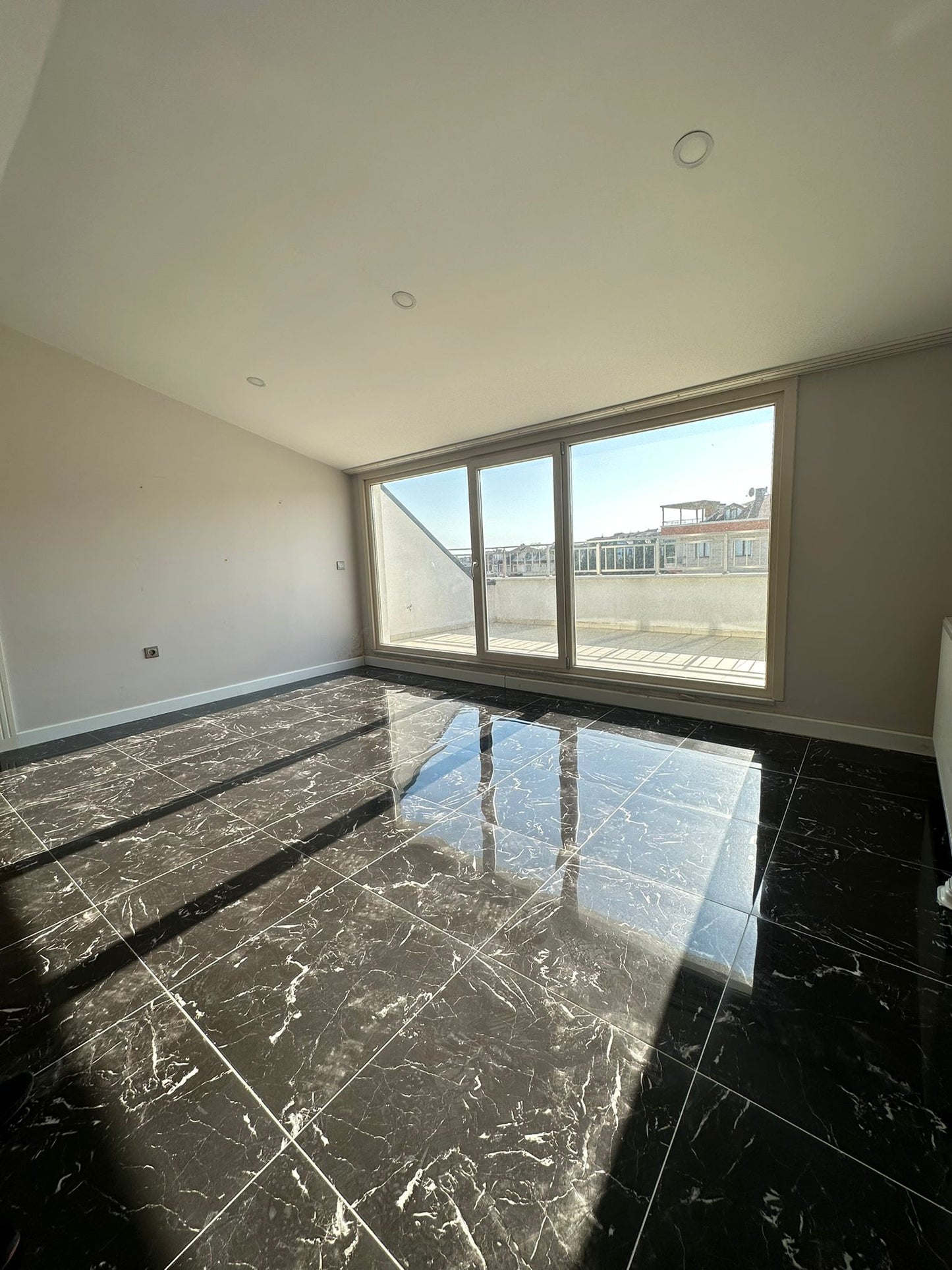 BEYLİKDÜZÜ YASEMİN EVLERİNDE SATILIK DUBLEKS DAİRE
