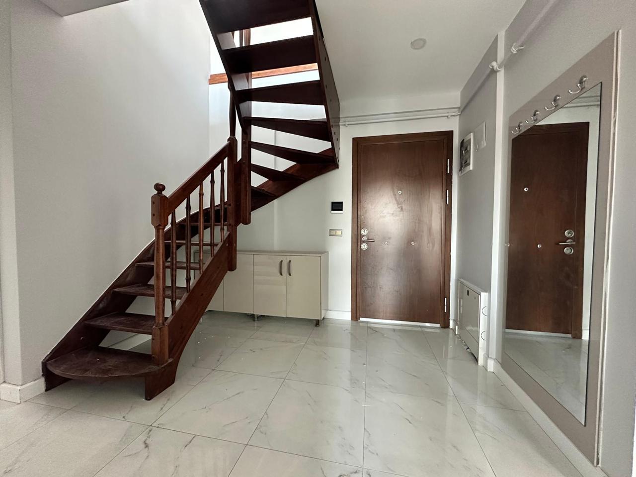 BEYLİKDÜZÜ YASEMİN EVLERİNDE SATILIK DUBLEKS DAİRE