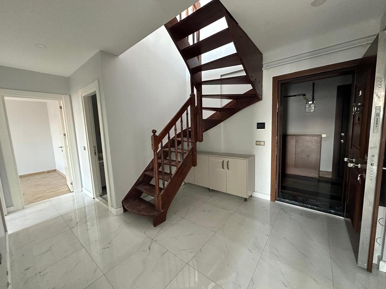 BEYLİKDÜZÜ YASEMİN EVLERİNDE SATILIK DUBLEKS DAİRE