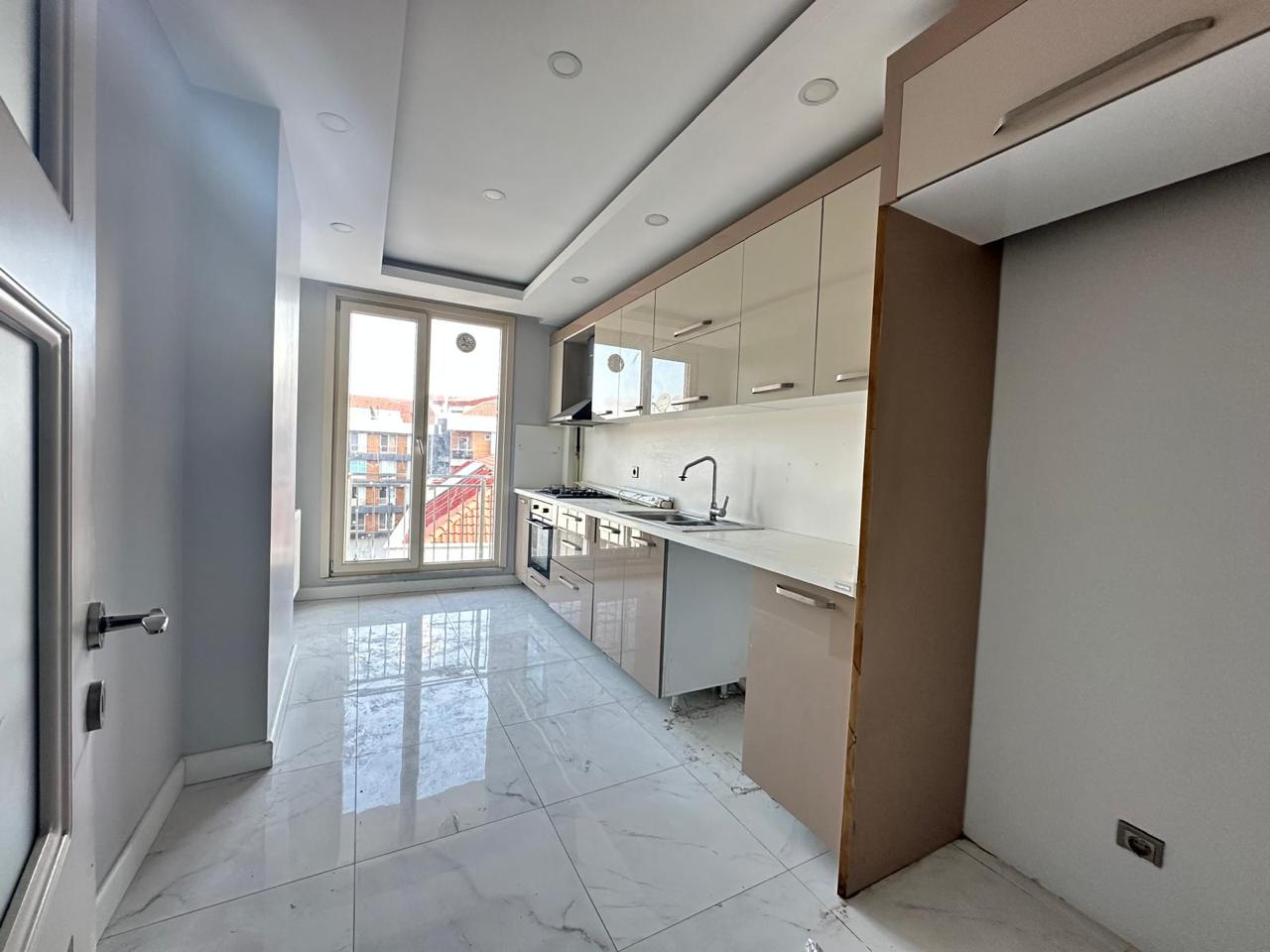 BEYLİKDÜZÜ YASEMİN EVLERİNDE SATILIK DUBLEKS DAİRE