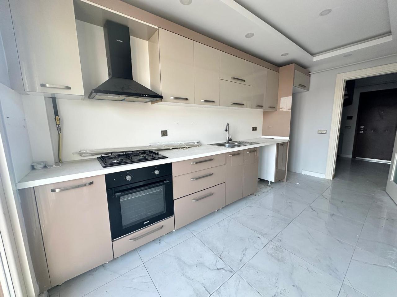 BEYLİKDÜZÜ YASEMİN EVLERİNDE SATILIK DUBLEKS DAİRE