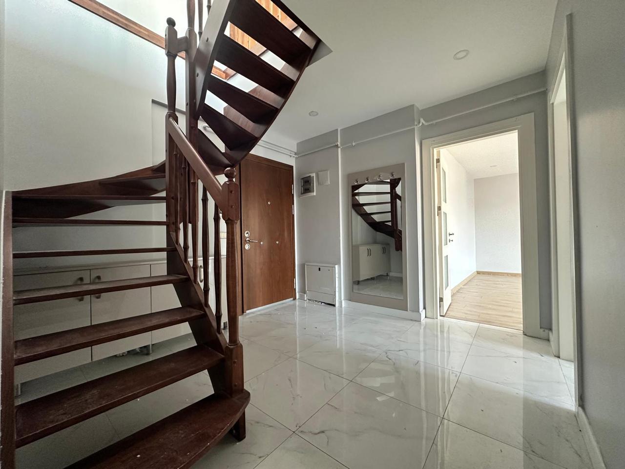 BEYLİKDÜZÜ YASEMİN EVLERİNDE SATILIK DUBLEKS DAİRE