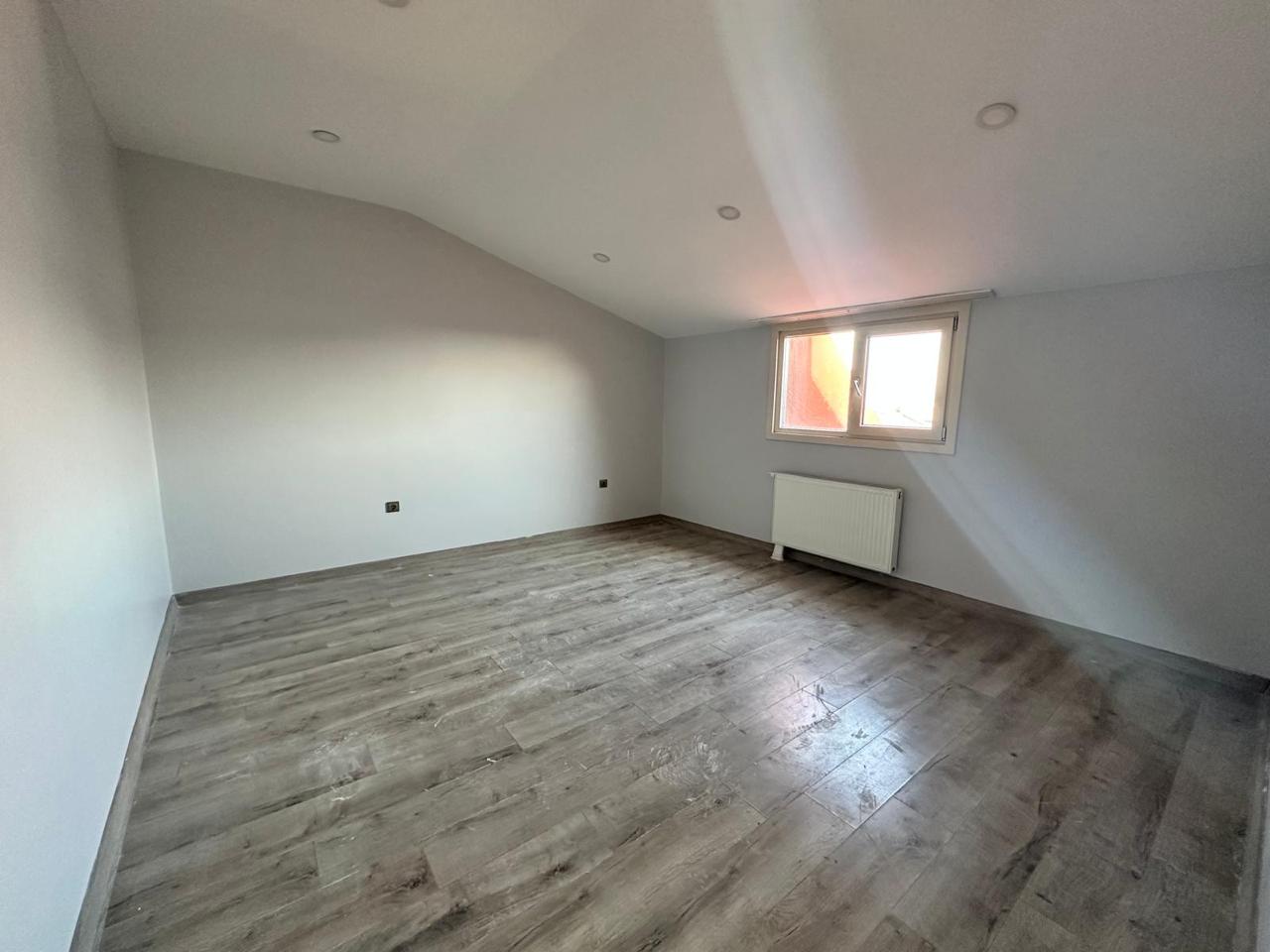 BEYLİKDÜZÜ YASEMİN EVLERİNDE SATILIK DUBLEKS DAİRE