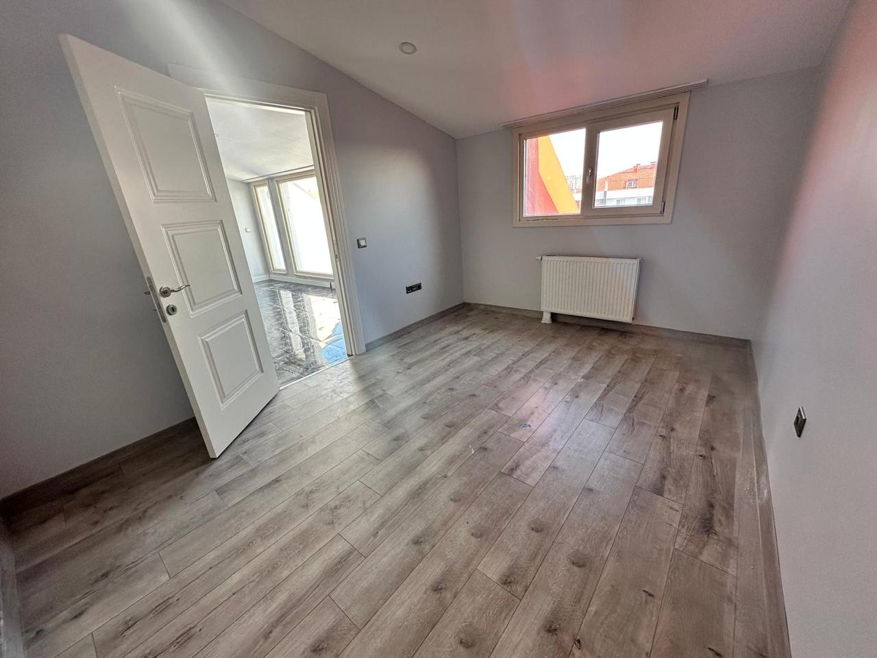 BEYLİKDÜZÜ YASEMİN EVLERİNDE SATILIK DUBLEKS DAİRE