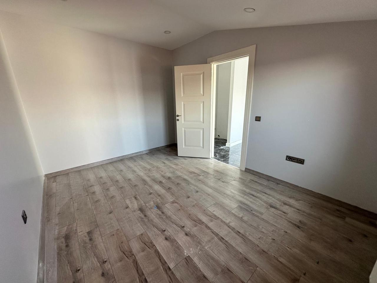 BEYLİKDÜZÜ YASEMİN EVLERİNDE SATILIK DUBLEKS DAİRE