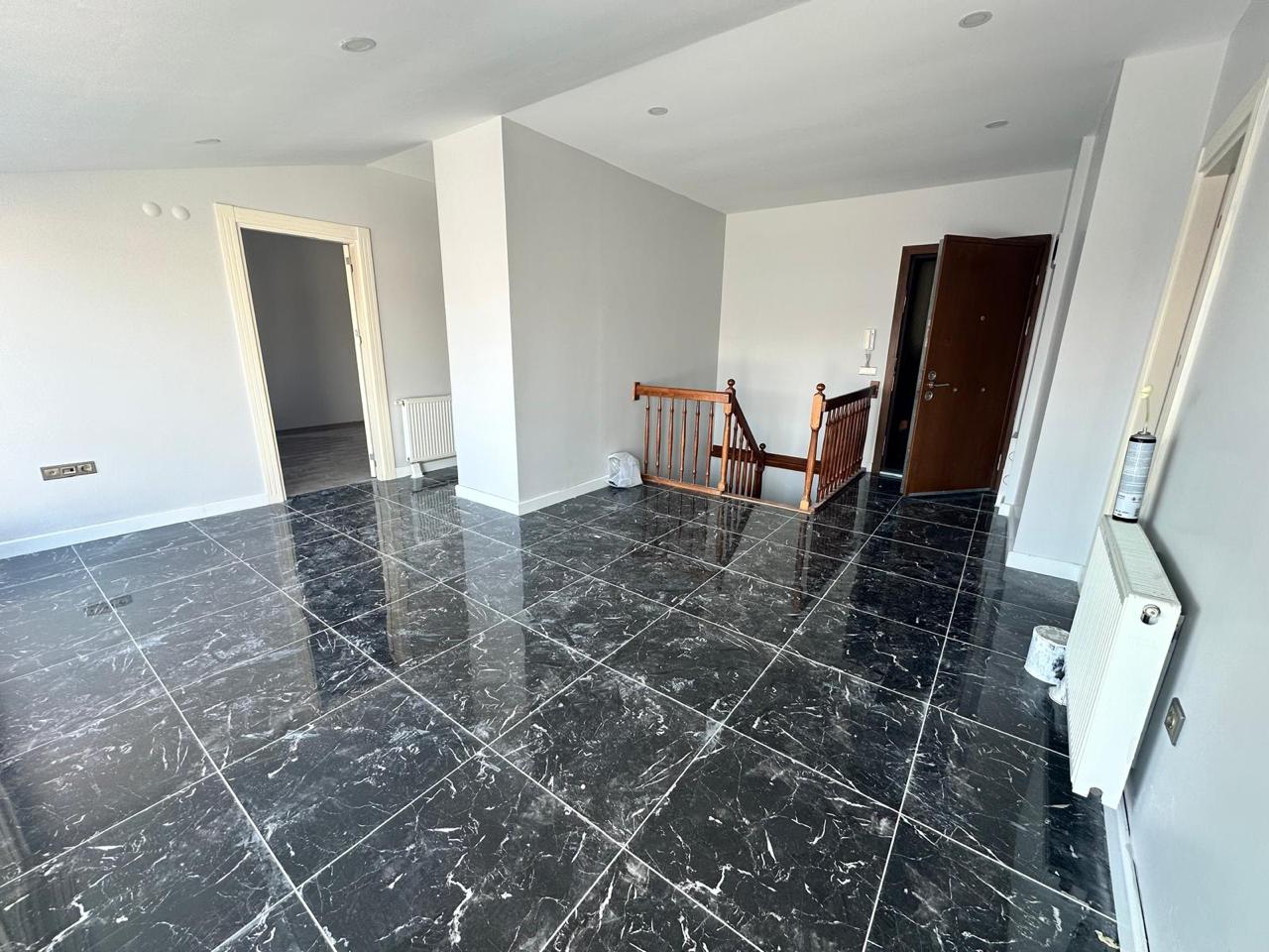 BEYLİKDÜZÜ YASEMİN EVLERİNDE SATILIK DUBLEKS DAİRE